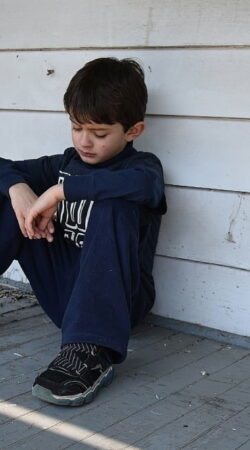 6 signs of child neglect